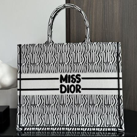 chr1st1an D10r shopping bags